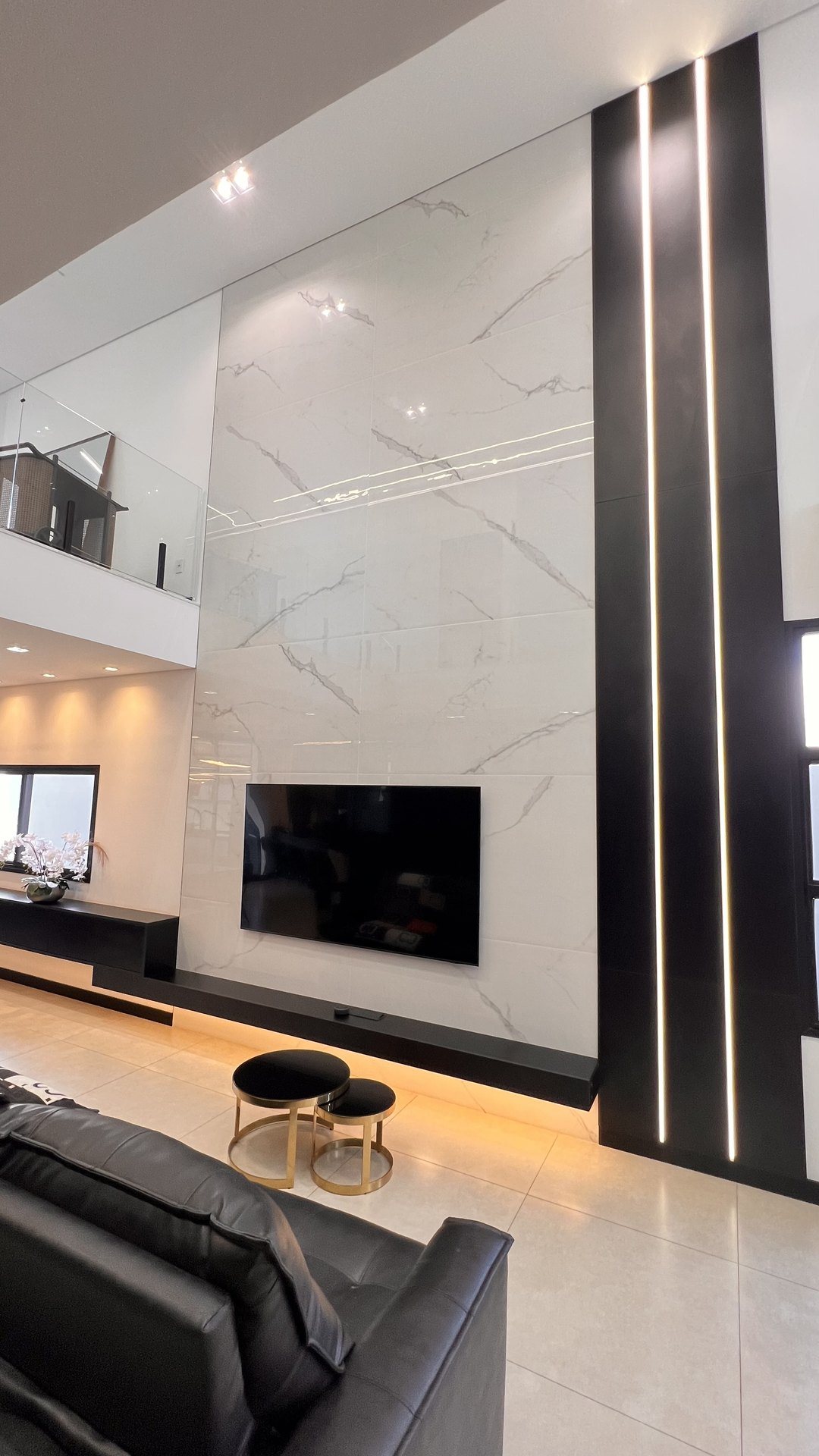 Sala de estar de alto padrão planejada pela Villa